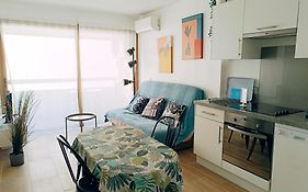 2 Pieces Climatise Avec Balcon Dans Le Vieil Antibes, Residence Avec Ascenseur